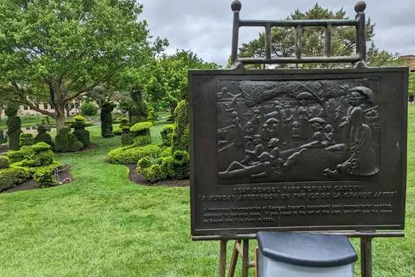 Topiary Garden in Ohio recreating Seurat’s famous painting