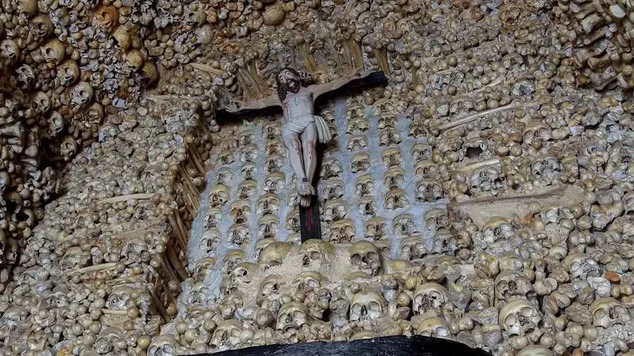 The Capela dos Ossos in Alcantarilha: a striking monument made of skeletal remains