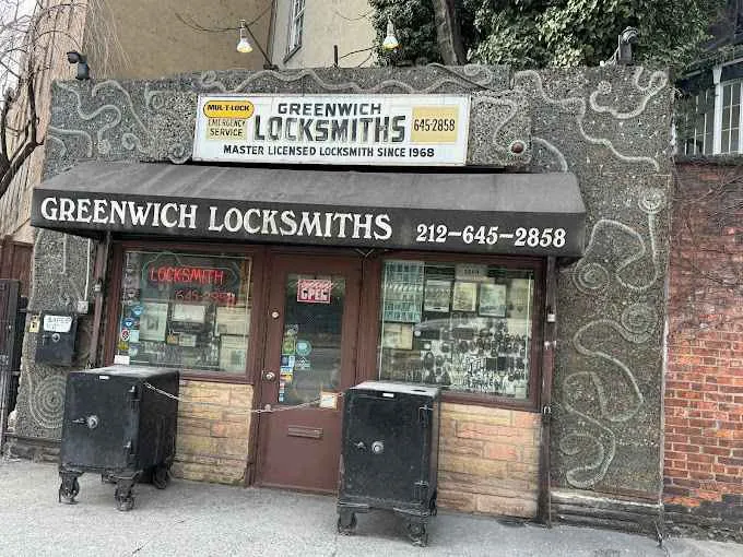 Greenwich Locksmiths: a unique key-covered facade