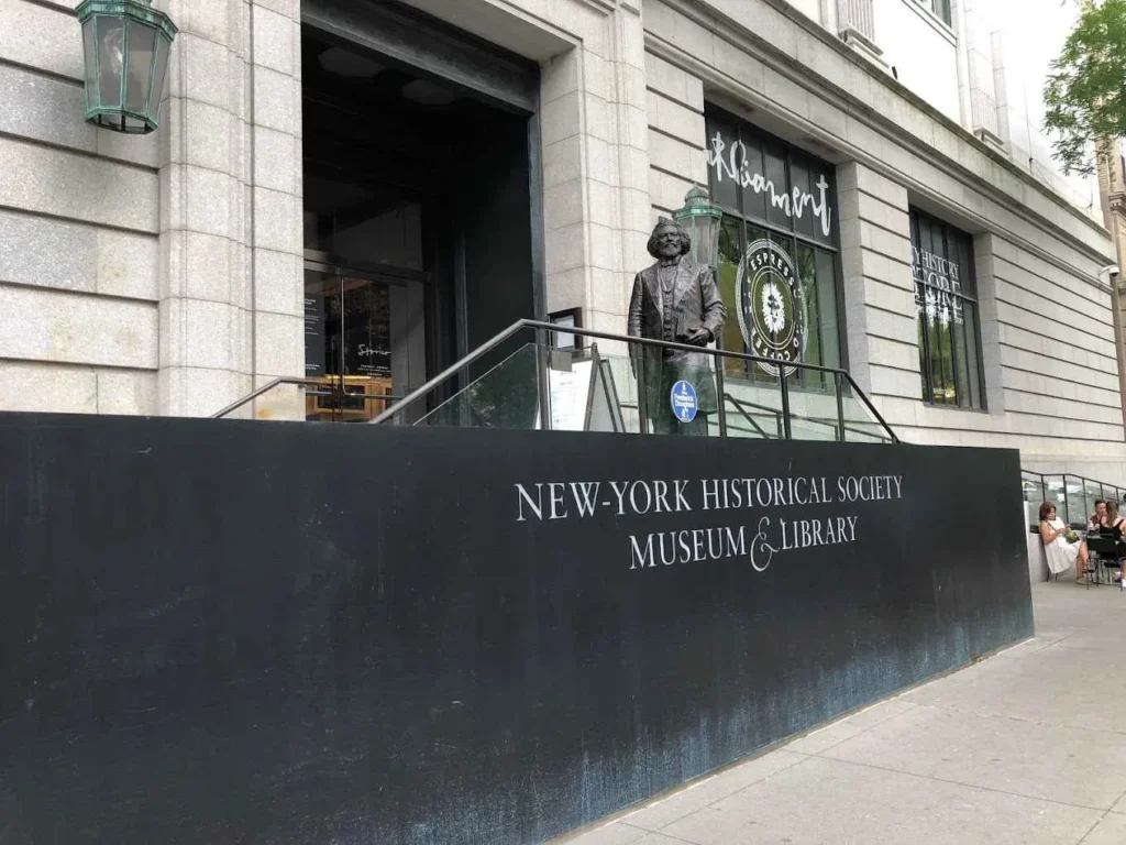 A closer look at the New-York Historical Society reveals a hyphen