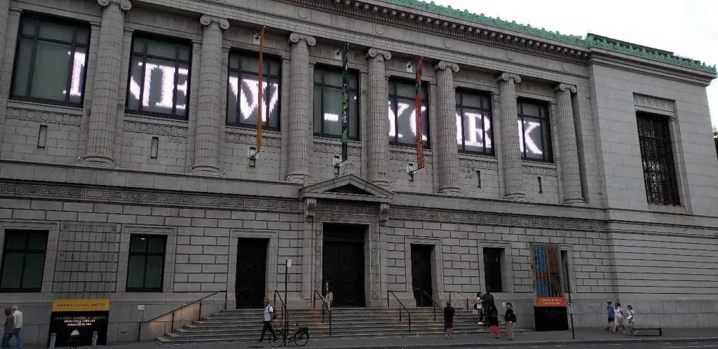 The drama behind the New-York Historical Society’s hyphen