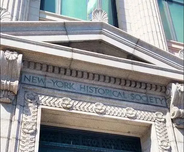 A small hyphen creates big drama at the New-York Historical Society
