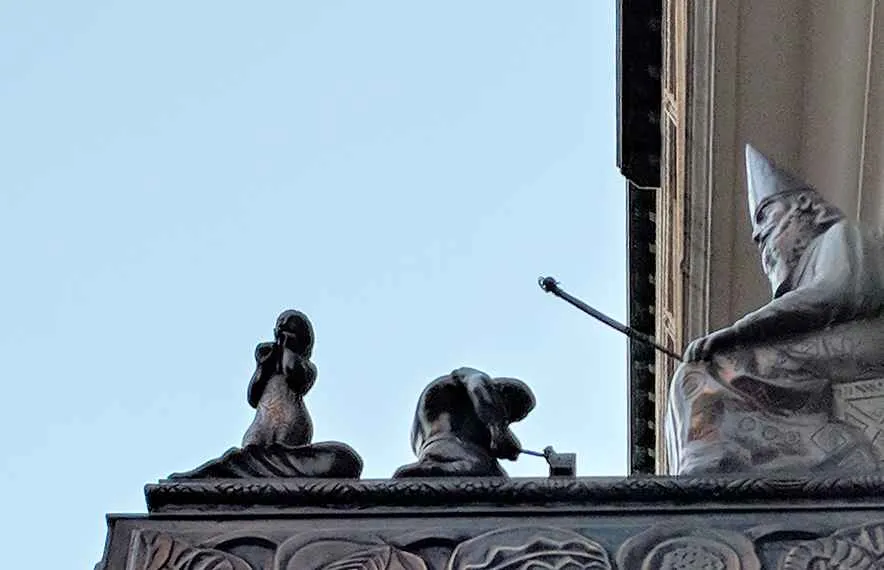 Park Avenue's historical Silk Clock