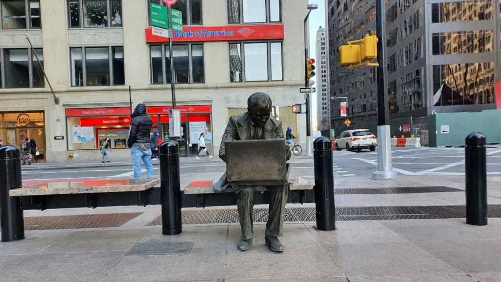 Businessman statue in Manhattan, honoring post-9/11 strength