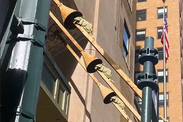 Hidden rat figures on the west side of the Graybar Building