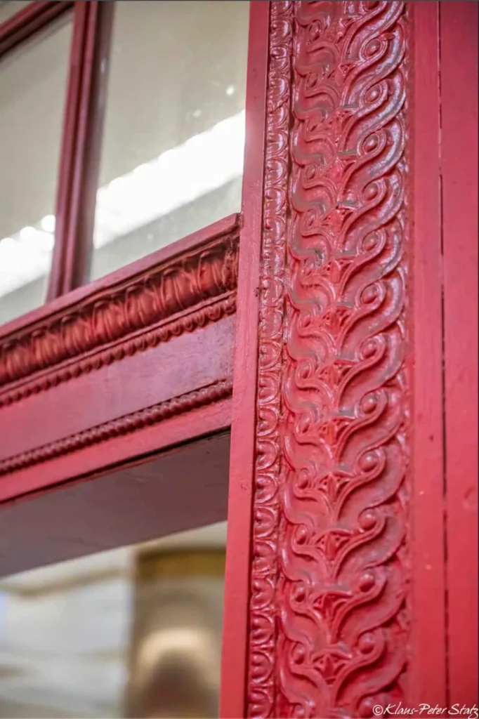 Puerta de hierro fundido remanente de la estación de Pensilvania