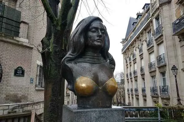 Dalida’s bust in Montmartre, its chest worn down by tourists who rub it for good luck.