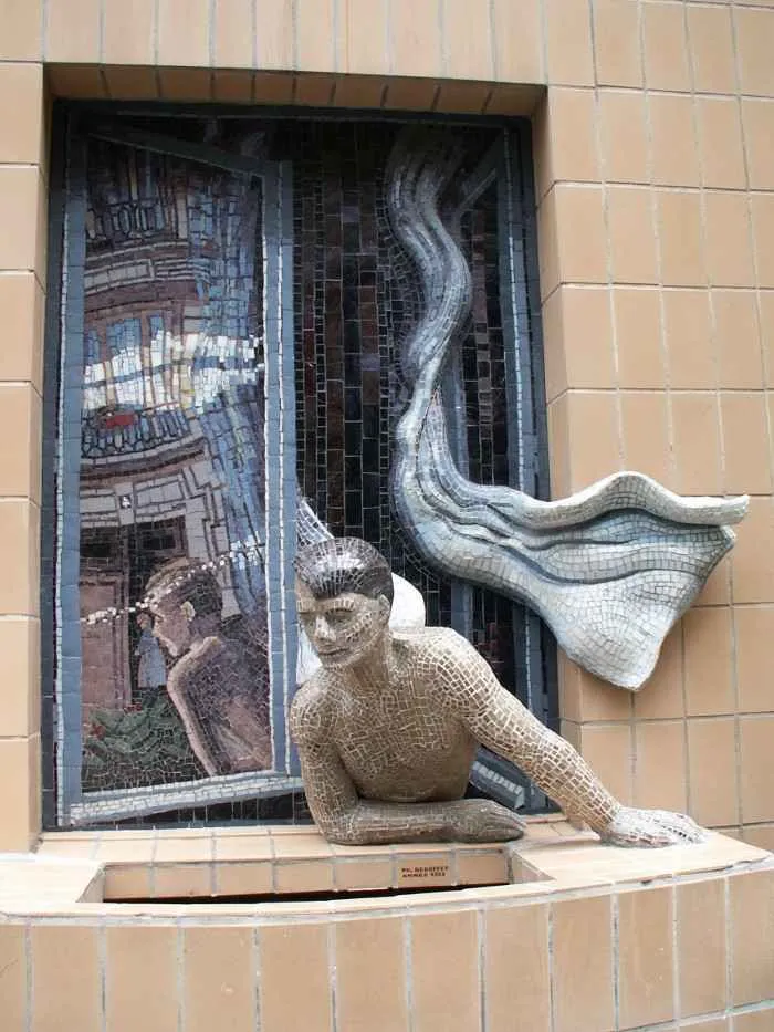 Hidden street art on rue Eugène Carrère