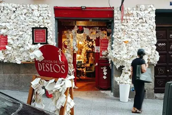 The Wish Shop in Madrid, Escalinata Street