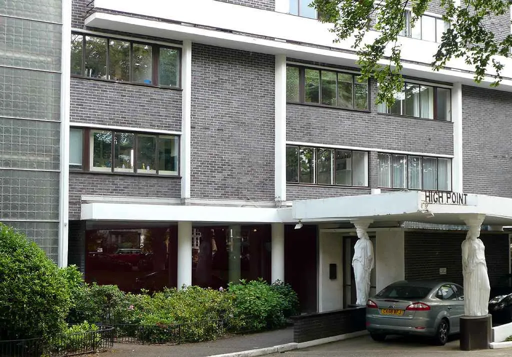 Highpoint II’s caryatids blend classical tradition with contemporary architectural language