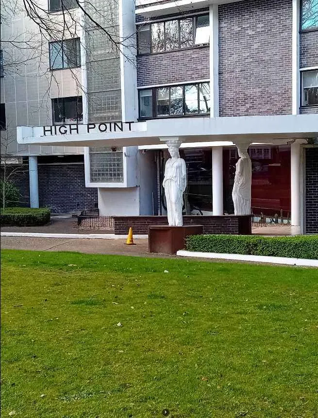 White concrete caryatids inspired by classical Greece on the terrace of Highpoint II