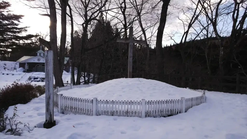 Túmulo de la Tumba de Jesús en Invierno, Shingō, Japón.